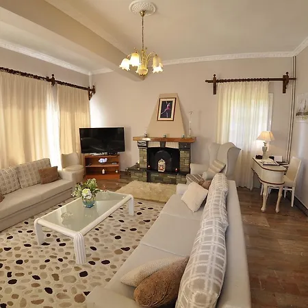 Tango Вилла Палеокастрица