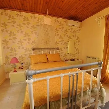 Tango Villa Paleokasztríca